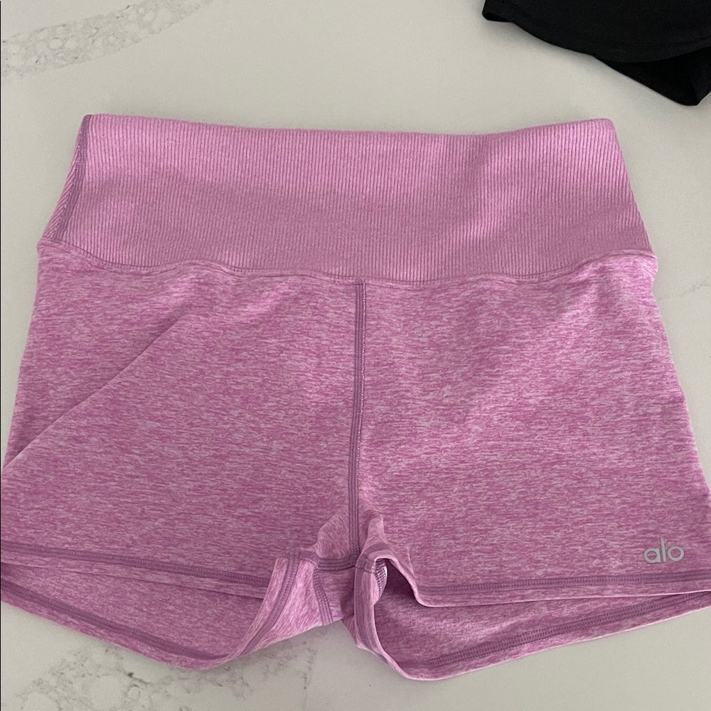 ALO Yoga Women's Heathered Pink Athletic Shorts - Alo Soft